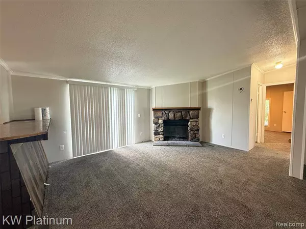 43585 Cardinal, Clinton Twp, MI 48036