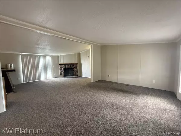 43585 Cardinal, Clinton Twp, MI 48036