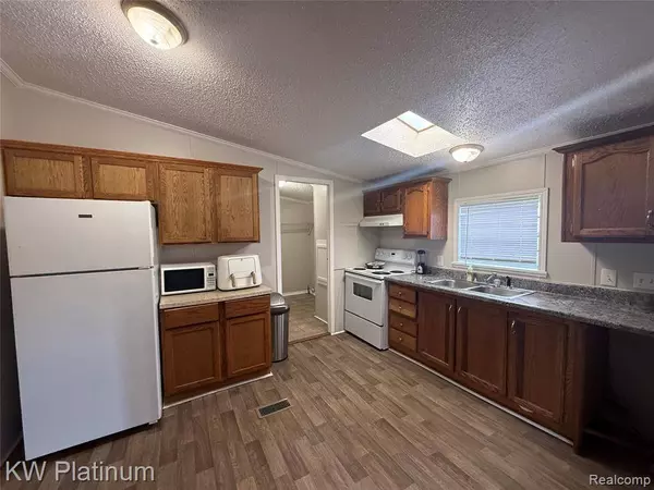 43585 Cardinal, Clinton Twp, MI 48036