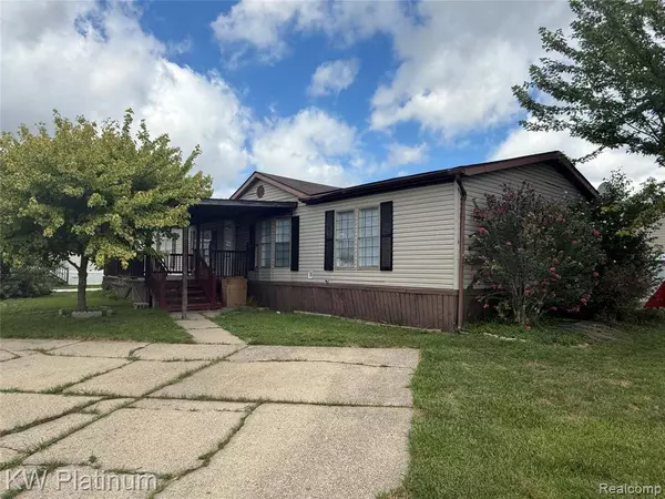 43585 Cardinal, Clinton Twp, MI 48036
