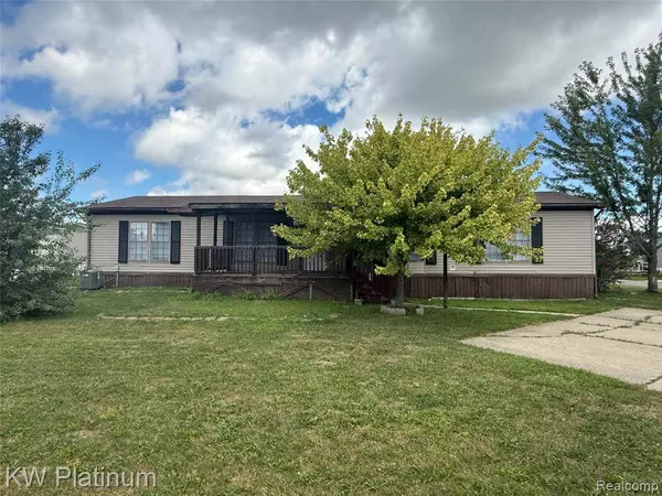 43585 Cardinal, Clinton Twp, MI 48036