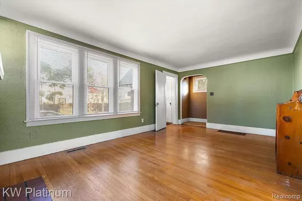 21067 Albany Avenue, Warren, MI 48091