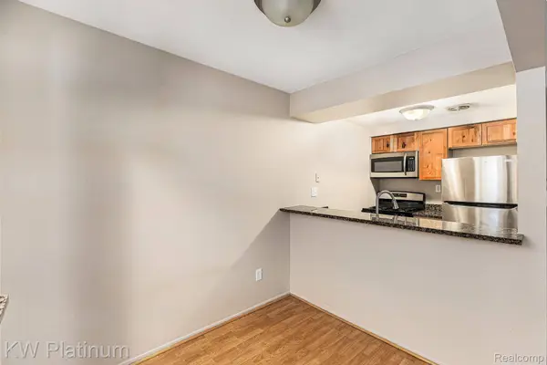 35213 Taffy DR, Sterling Heights, MI 48312