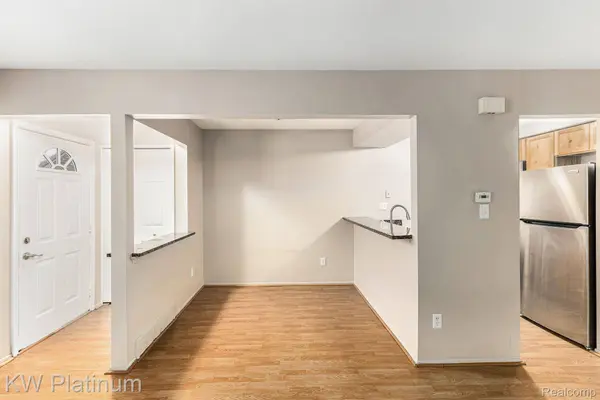 35213 Taffy DR, Sterling Heights, MI 48312