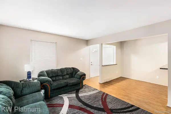 35213 Taffy DR, Sterling Heights, MI 48312