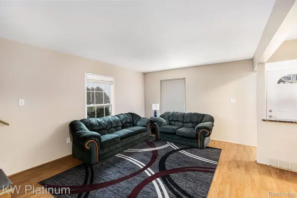 35213 Taffy DR, Sterling Heights, MI 48312