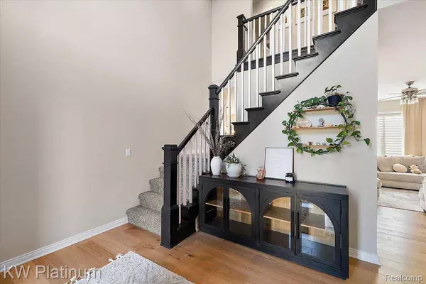 35910 Glenville DR, New Baltimore, MI 48047