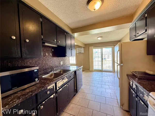 8214 24 Mile RD, Shelby Charter Township, MI 48316