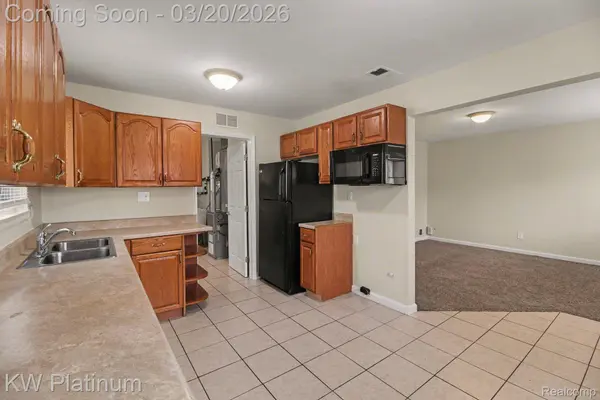 12416 Vernon AVE, Warren, MI 48089