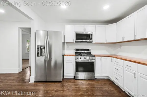 25886 Hoffmeyer ST, Roseville, MI 48066