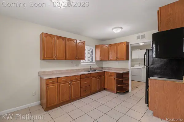 12416 Vernon AVE, Warren, MI 48089