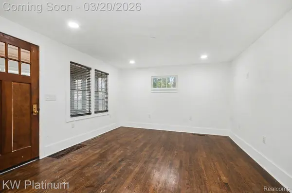 25886 Hoffmeyer ST, Roseville, MI 48066