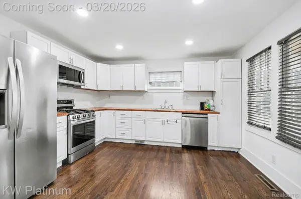 25886 Hoffmeyer ST, Roseville, MI 48066