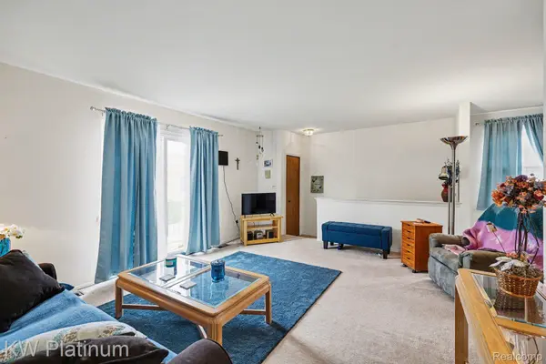 44566 N Bunker Hill DR #100, Clinton Charter Township, MI 48038