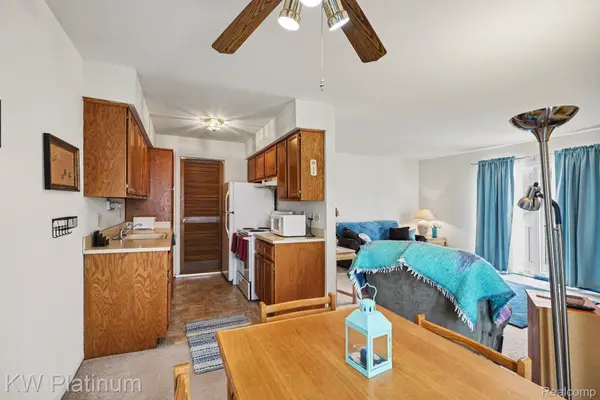 44566 N Bunker Hill DR #100, Clinton Charter Township, MI 48038