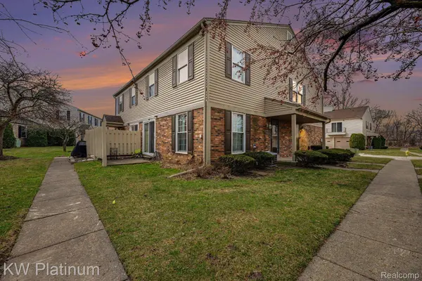 44566 N Bunker Hill DR #100, Clinton Charter Township, MI 48038