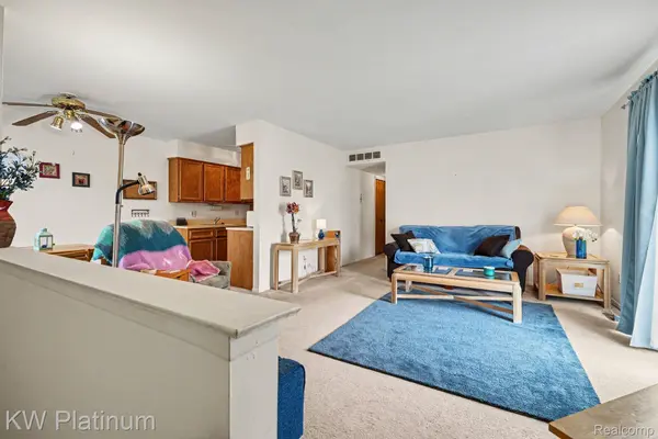 44566 N Bunker Hill DR #100, Clinton Charter Township, MI 48038