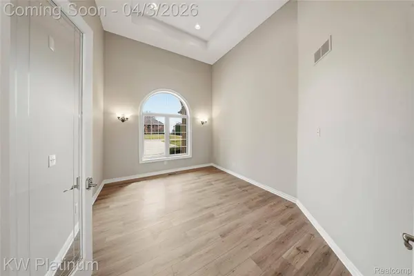 48877 Point Lakeview DR, Chesterfield Township, MI 48047