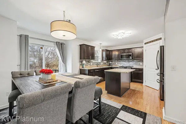 58612 Virginia CIR, New Haven Village, MI 48048