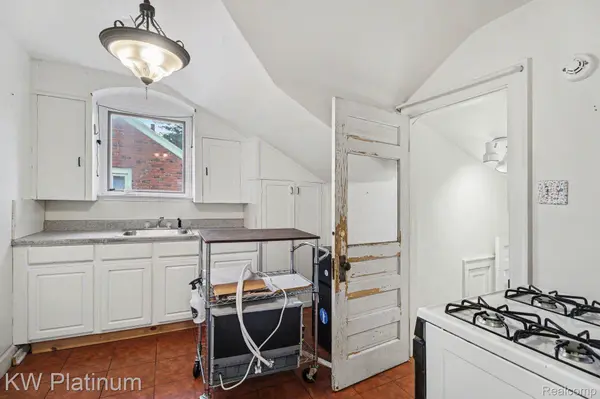 5937 Whittier ST, Detroit, MI 48224