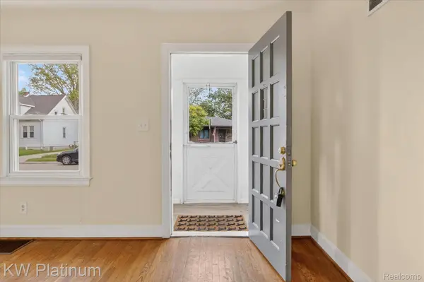 22436 Doremus ST, St. Clair Shores, MI 48080