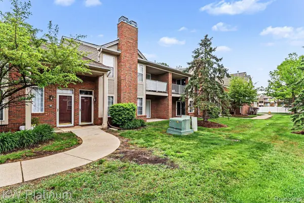 16531 Covington DR, Clinton Charter Township, MI 48038