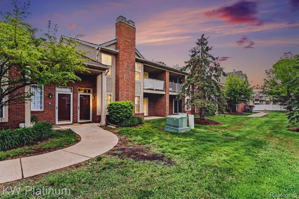 16531 Covington DR, Clinton Charter Township, MI 48038