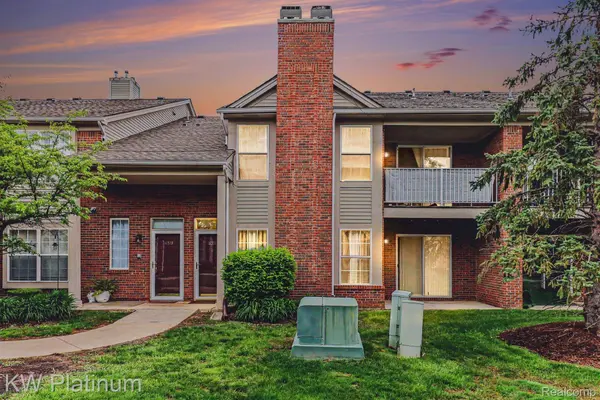 16531 Covington DR, Clinton Charter Township, MI 48038