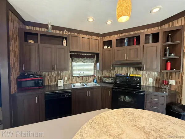 29927 Guilford CIR, Chesterfield Township, MI 48051
