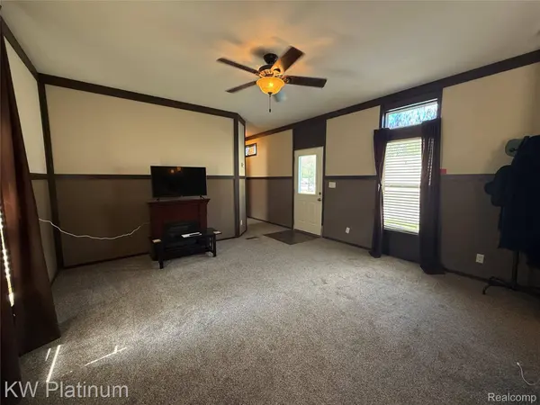 29927 Guilford CIR, Chesterfield Township, MI 48051
