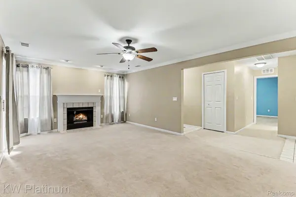 16531 Covington DR, Clinton Charter Township, MI 48038