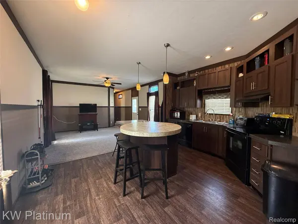 29927 Guilford CIR, Chesterfield Township, MI 48051