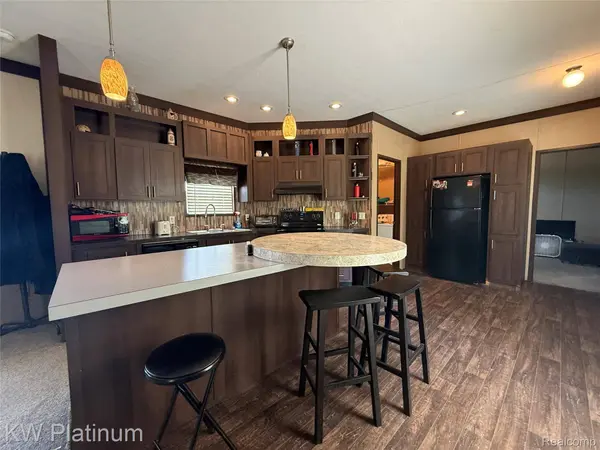 29927 Guilford CIR, Chesterfield Township, MI 48051