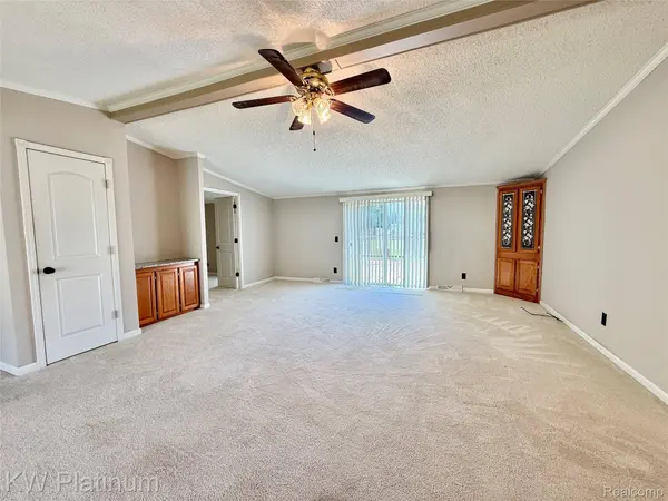 1201 Orchard LN, Columbus Township, MI 48063