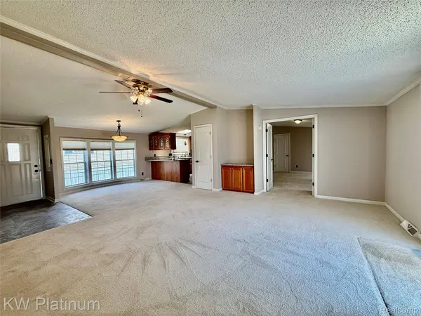 1201 Orchard LN, Columbus Township, MI 48063