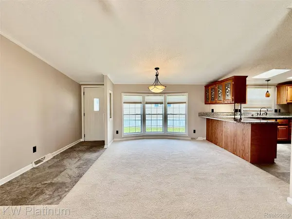 1201 Orchard LN, Columbus Township, MI 48063
