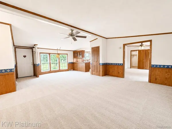 1225 Orchard LN, Columbus Township, MI 48063