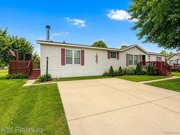 1225 Orchard LN