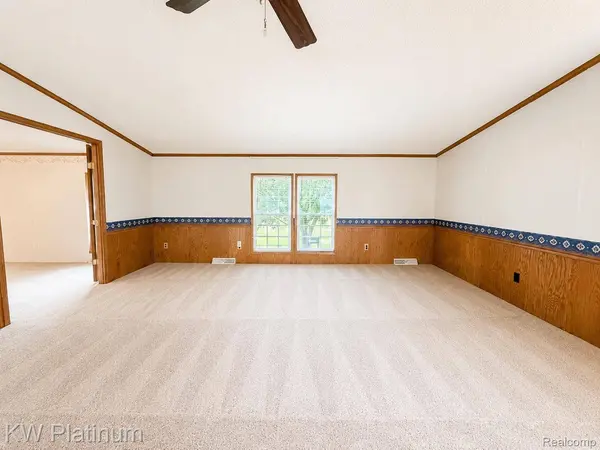 1225 Orchard LN, Columbus Township, MI 48063