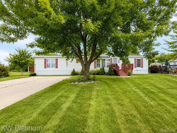 1225 Orchard LN, Columbus Township, MI 48063