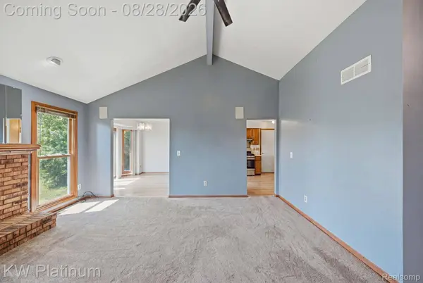 46439 Greenbriar DR, Chesterfield Township, MI 48051