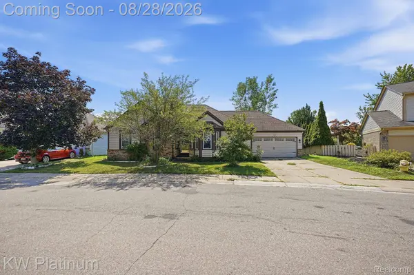 46439 Greenbriar DR, Chesterfield Township, MI 48051