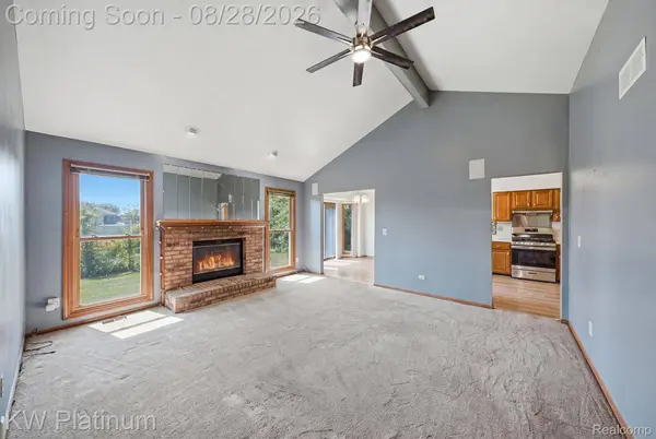 46439 Greenbriar DR, Chesterfield Township, MI 48051