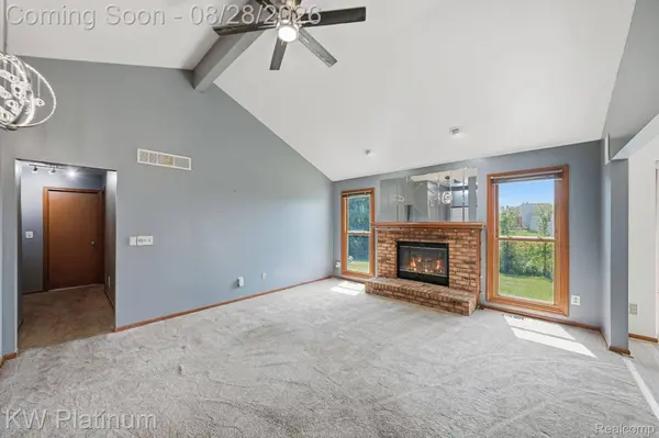 46439 Greenbriar DR, Chesterfield Township, MI 48051