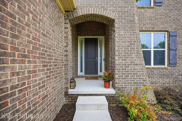 35754 Addison DR, New Baltimore, MI 48047