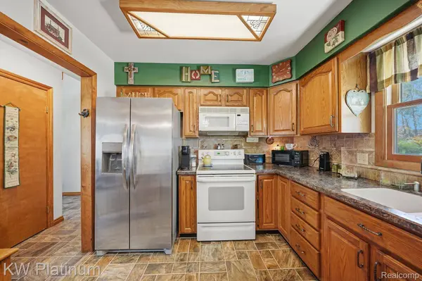 3219 Stonybrook LN, Port Huron Charter Township, MI 48060