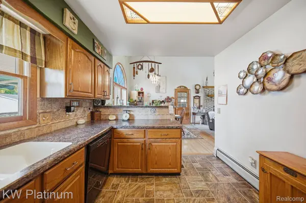 3219 Stonybrook LN, Port Huron Charter Township, MI 48060
