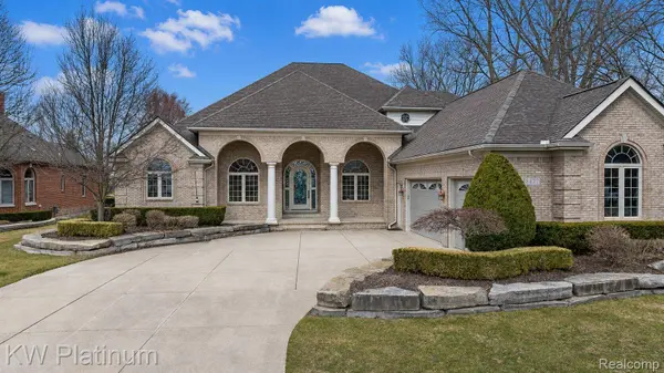 48877 Point Lakeview DR, Chesterfield, MI 48047