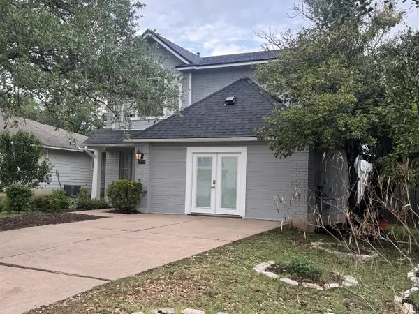 8328 Doe Meadow Dr, Austin, TX 78749-2870