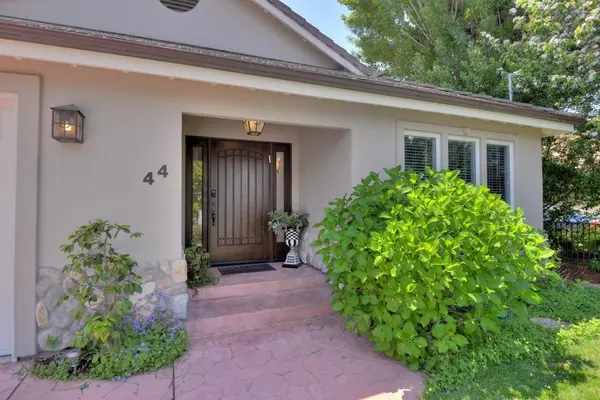 44 Mt Hamilton Ave, Los Altos, CA 94022-2233